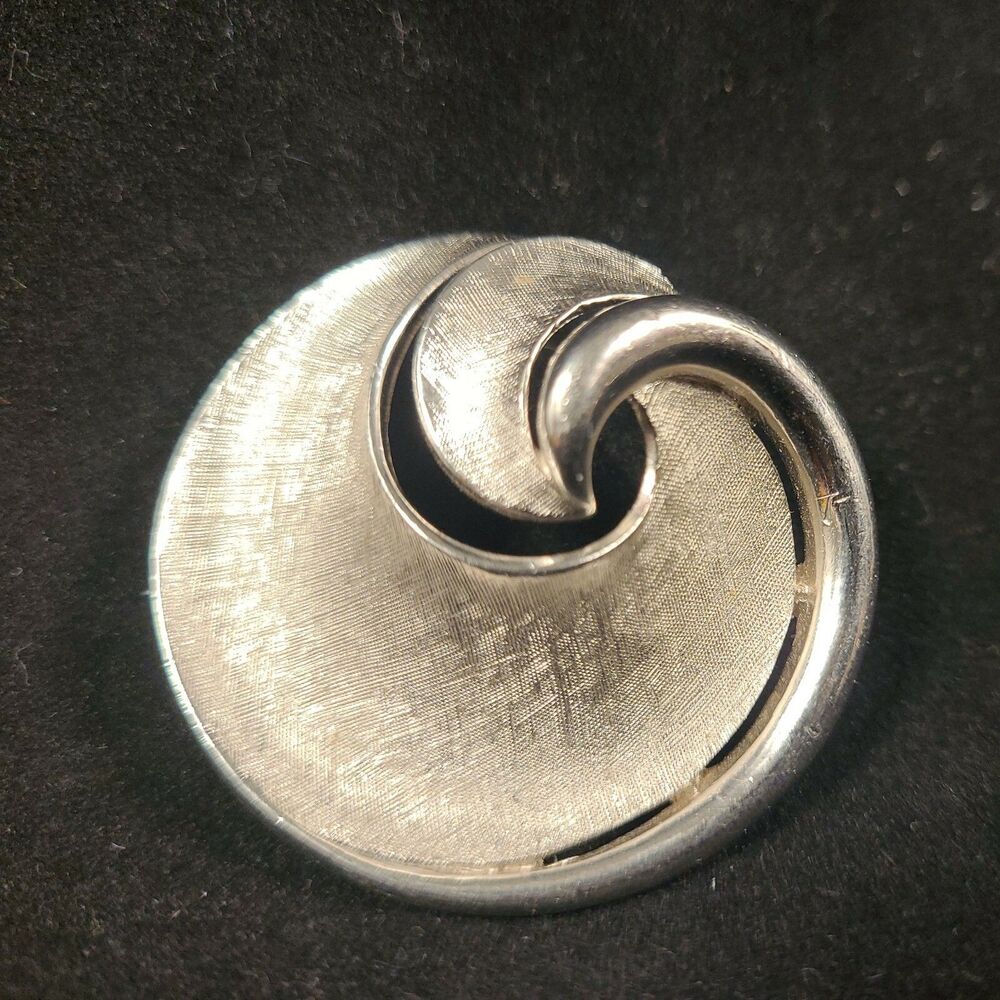 Crown Trifari Comet Swirl Textured Brooch pin Silver Toned 1.75" MCM costume